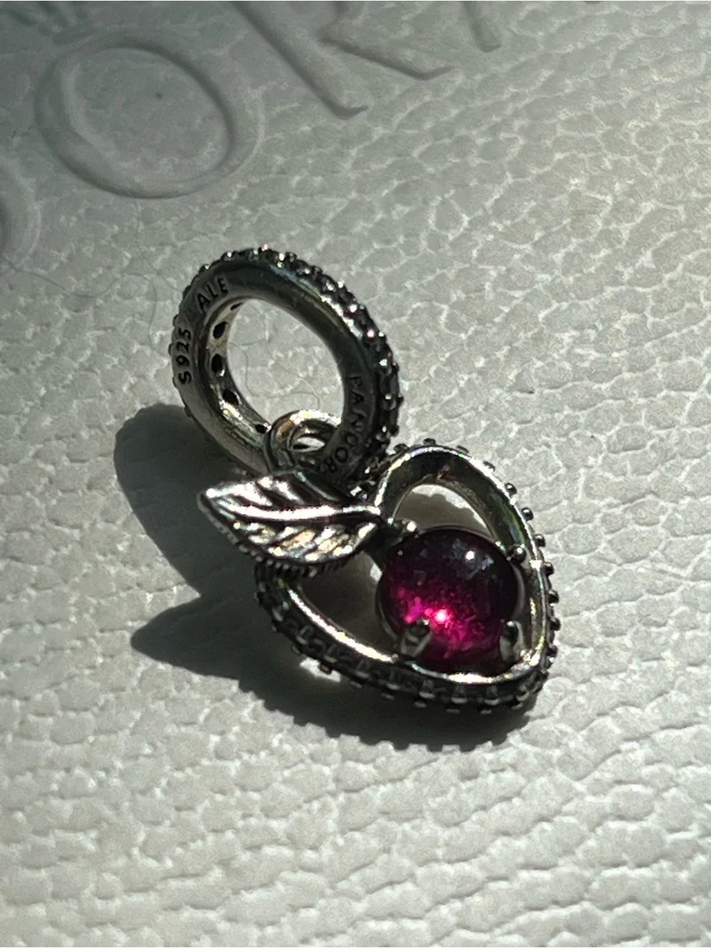 Pandora Snow White Pendant - Picture 3 of 6
